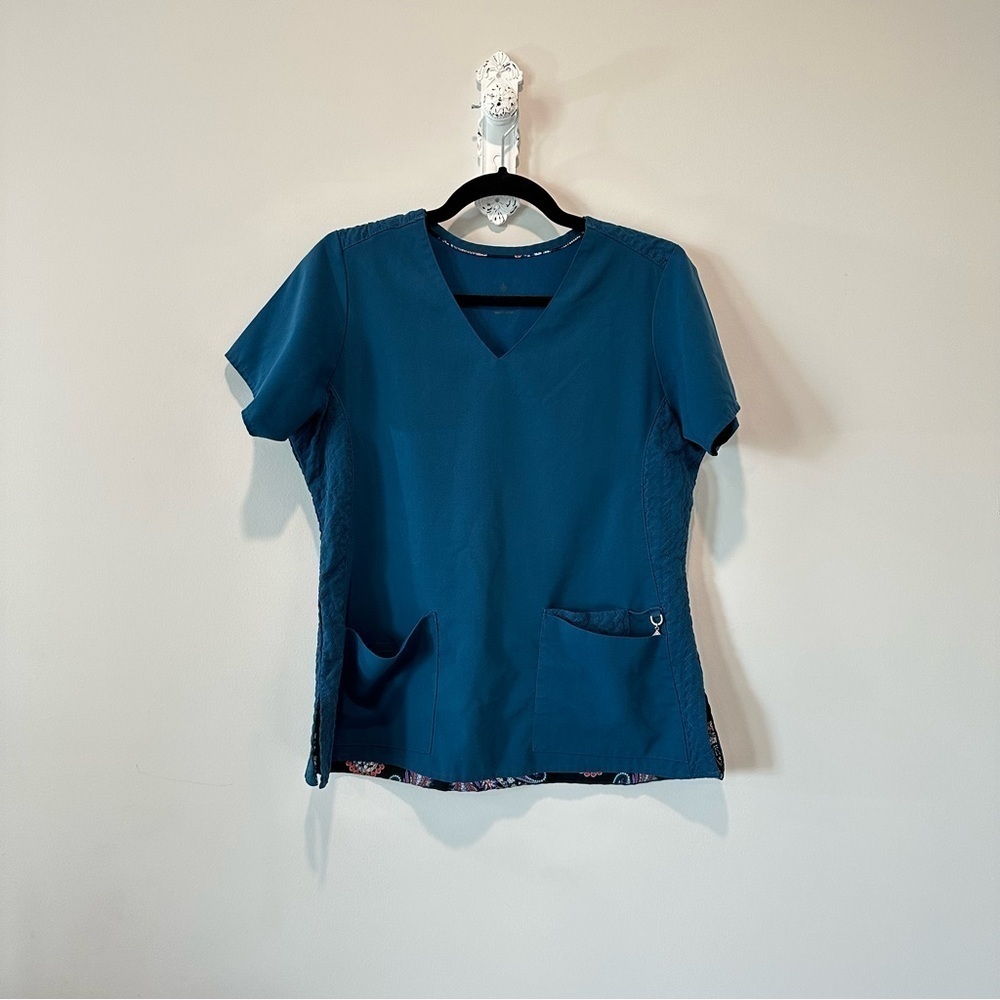 Vera Bradley V-Neck Scrub Top - Picture 2 of 10